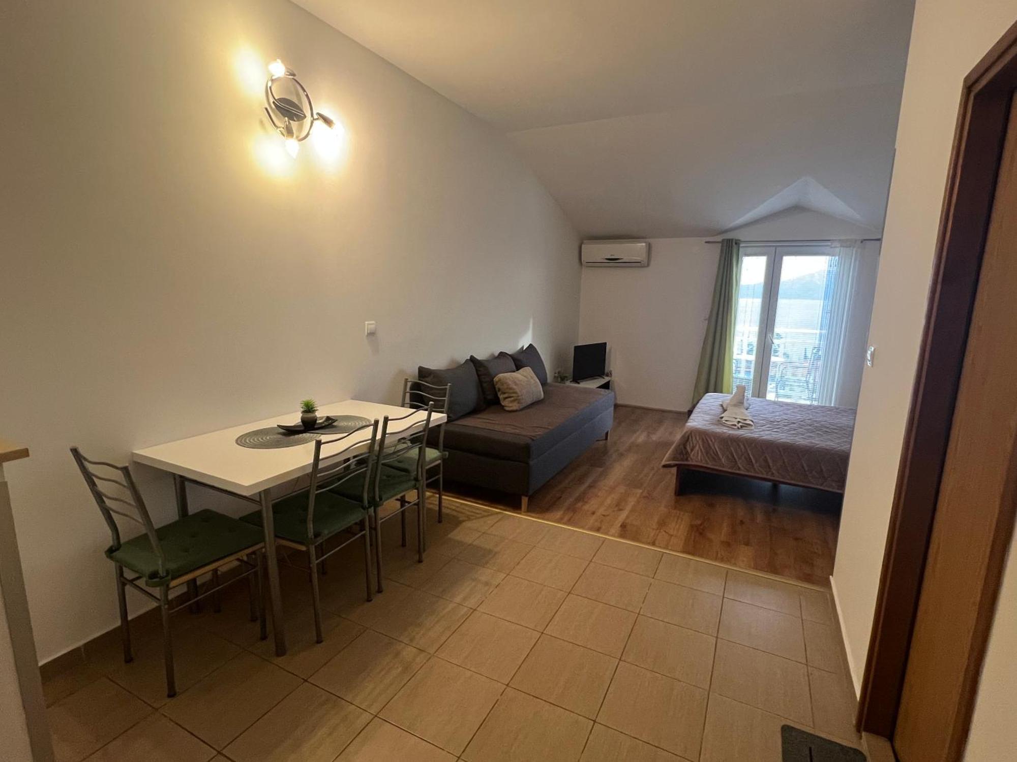Apartma Mateljak Gradac (Split-Dalmatia)